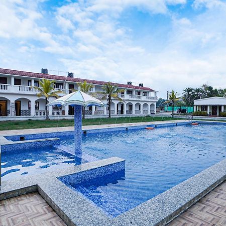 Silver Sand Eco Resort !! Beachfront !! With Biggest Pool And Huge Open Area !! Ideal For Weddings !! Couple Friendly !! Mandarmani Bagian luar foto