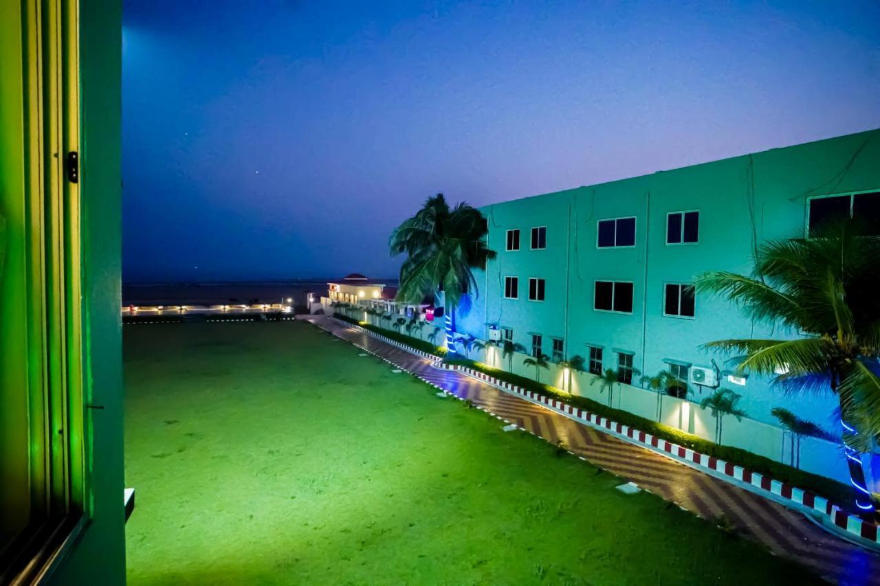 Silver Sand Eco Resort !! Beachfront !! With Biggest Pool And Huge Open Area !! Ideal For Weddings !! Couple Friendly !! Mandarmani Bagian luar foto