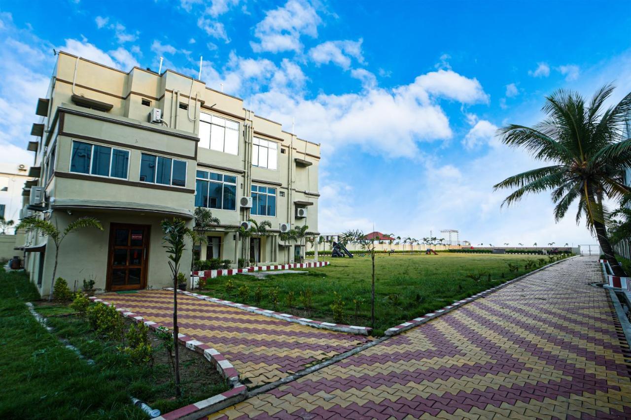 Silver Sand Eco Resort !! Beachfront !! With Biggest Pool And Huge Open Area !! Ideal For Weddings !! Couple Friendly !! Mandarmani Bagian luar foto