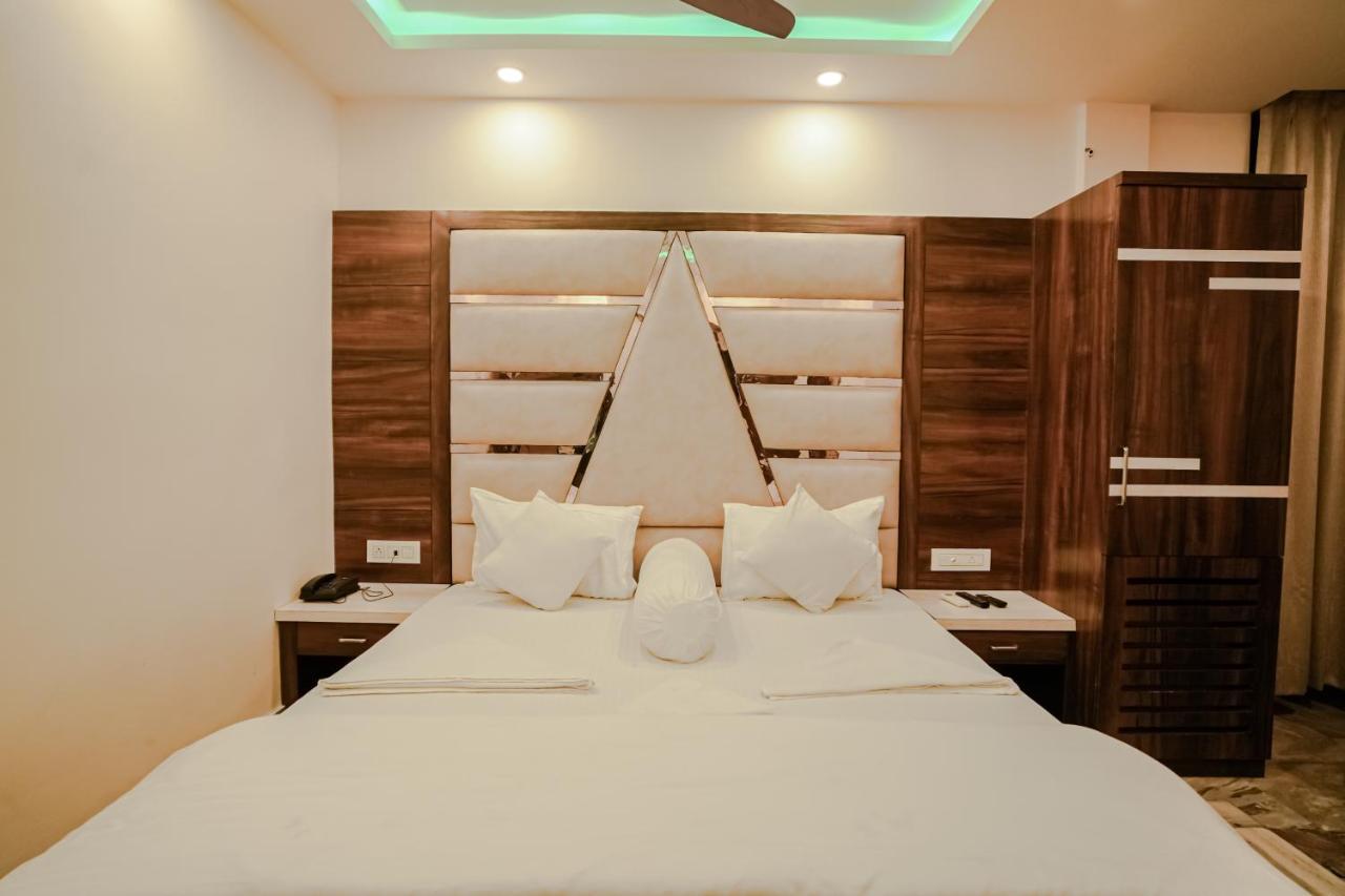 Silver Sand Eco Resort !! Beachfront !! With Biggest Pool And Huge Open Area !! Ideal For Weddings !! Couple Friendly !! Mandarmani Bagian luar foto