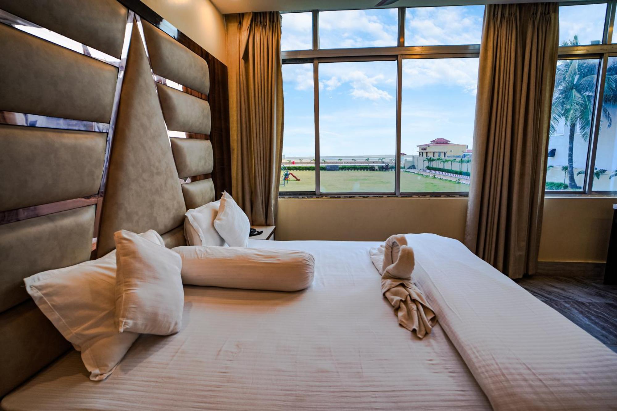 Silver Sand Eco Resort !! Beachfront !! With Biggest Pool And Huge Open Area !! Ideal For Weddings !! Couple Friendly !! Mandarmani Bagian luar foto